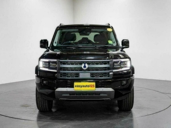 2025 Denza B5 Hybrid AWD with Electric Motor and Rear-Wheel Drive System
