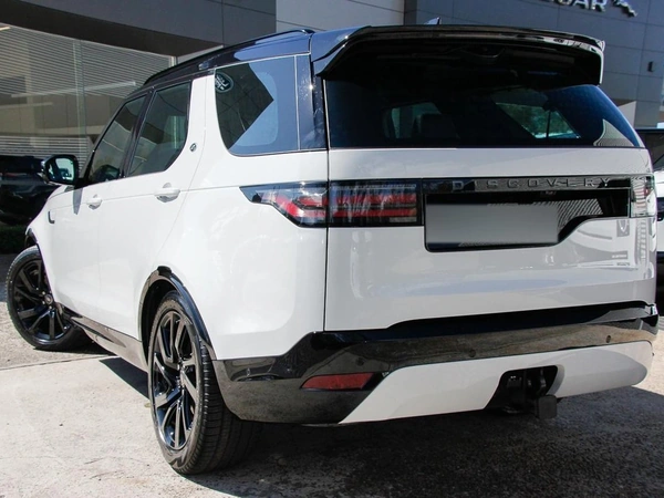 2025 Land Rover Discovery P360 Dynamic SE 4WD 7 Seats