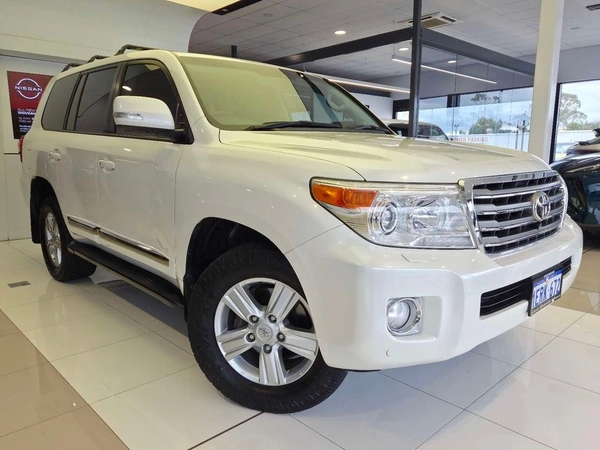 2015 Toyota Landcruiser Sahara 4WD Automatic Diesel
