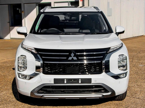 2025 Mitsubishi Outlander Exceed ZM AWD 2.5L Petrol 7-Seater 8-Speed CVT Transmission