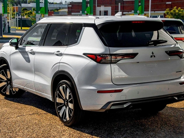2025 Mitsubishi Outlander Exceed ZM AWD 2.5L Petrol 7-Seater 8-Speed CVT Transmission