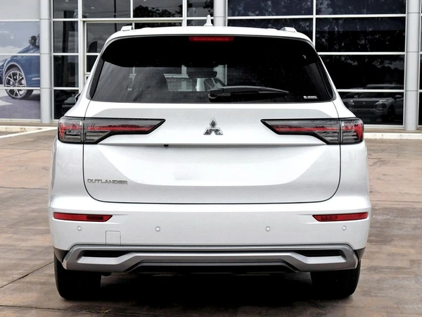 2026 Mitsubishi Outlander LS ZM 4WD 5-Seater 2.5L Petrol Engine CVT Transmission