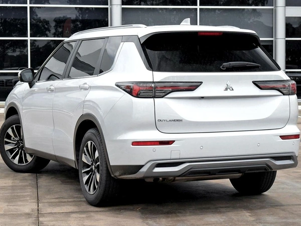 2026 Mitsubishi Outlander LS ZM 4WD 5-Seater 2.5L Petrol Engine CVT Transmission
