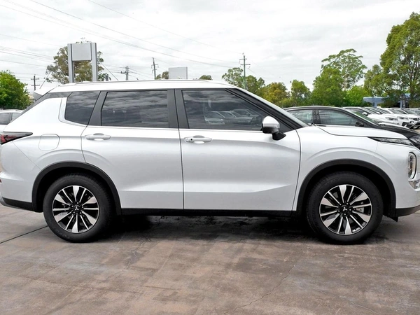 2026 Mitsubishi Outlander LS ZM 4WD 5-Seater 2.5L Petrol Engine CVT Transmission