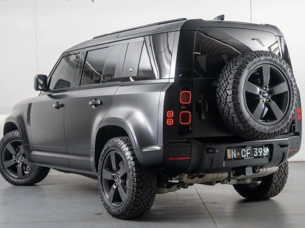 2022 Land Rover Defender 110 D300 X-Dynamic HSE 4WD Leather Seats Sunroof