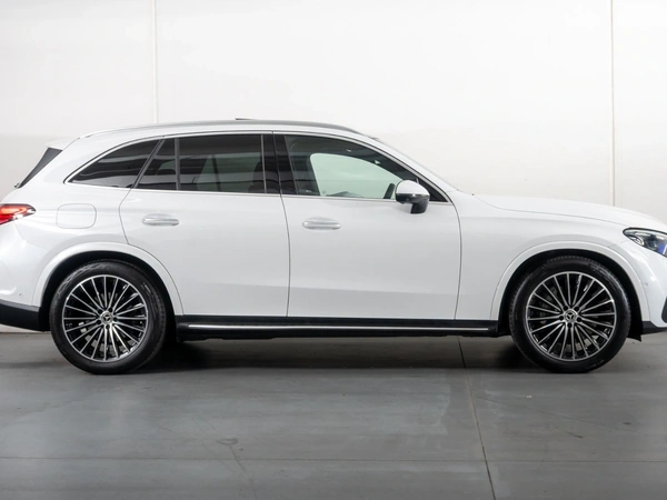 2023 Mercedes-Benz GLC300 Four Wheel Drive Sunroof Heated Seats