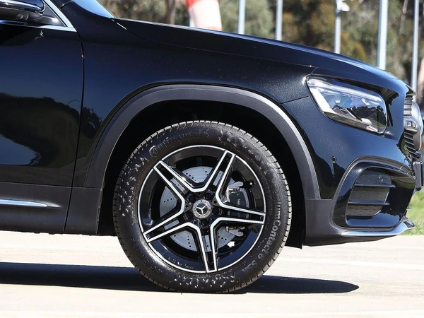 2025 Mercedes-Benz GLB250 Panoramic Sunroof Apple CarPlay 4WD