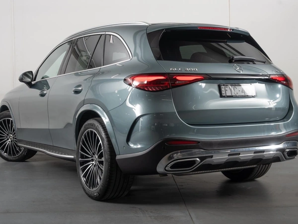 2026 Mercedes-Benz GLC300 4WD Panoramic Sunroof Heated Seats