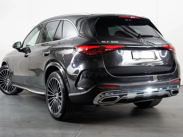 2025 Mercedes-Benz GLC300 AWD Panoramic Sunroof Heated Seats