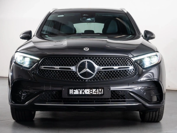 2025 Mercedes-Benz GLC300 AWD Panoramic Sunroof Heated Seats