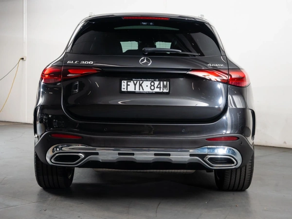 2025 Mercedes-Benz GLC300 AWD Panoramic Sunroof Heated Seats