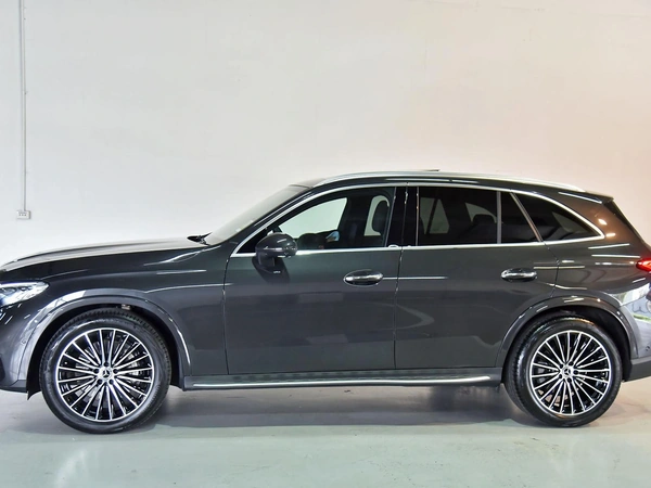 2026 Mercedes-Benz GLC300 AWD Panoramic Sunroof Heated Seats