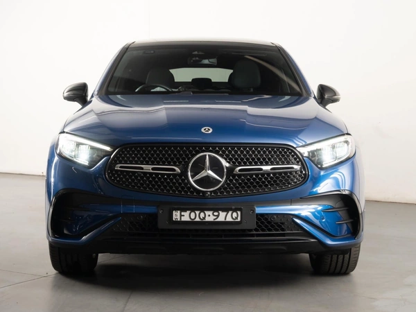 2025 Mercedes-Benz GLC300 AWD Panoramic Sunroof Heated Seats
