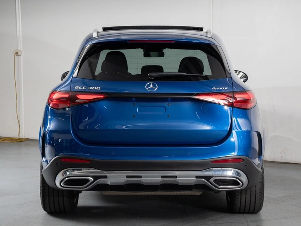 2025 Mercedes-Benz GLC300 AWD Panoramic Sunroof Heated Seats