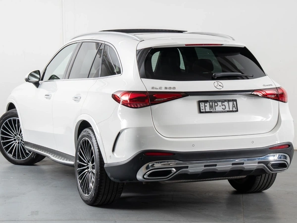 2024 Mercedes-Benz GLC300 AWD Panoramic Sunroof Heated Seats