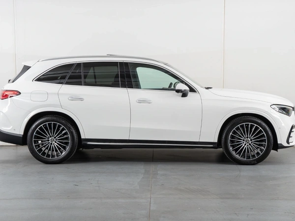 2024 Mercedes-Benz GLC300 AWD Panoramic Sunroof Heated Seats