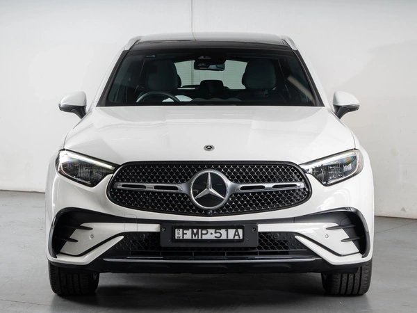 2024 Mercedes-Benz GLC300 AWD Panoramic Sunroof Heated Seats