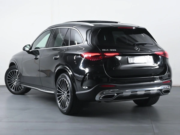 2025 Mercedes-Benz GLC300 AWD Panoramic Sunroof Heated Seats