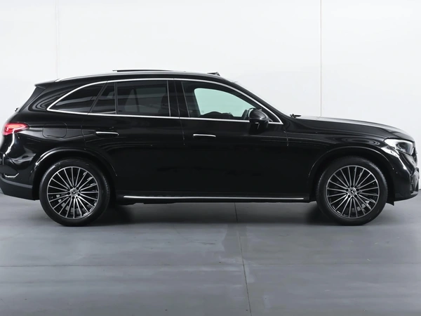 2025 Mercedes-Benz GLC300 AWD Panoramic Sunroof Heated Seats