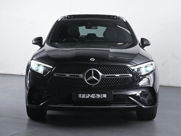 2025 Mercedes-Benz GLC300 AWD Panoramic Sunroof Heated Seats