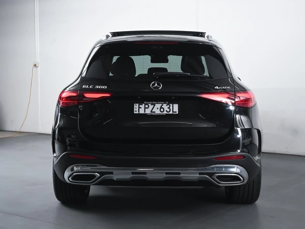 2025 Mercedes-Benz GLC300 AWD Panoramic Sunroof Heated Seats