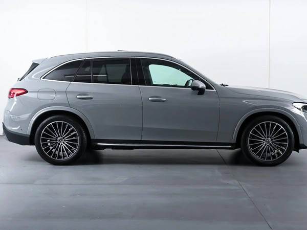 2025 Mercedes-Benz GLC300 AWD Panoramic Sunroof Heated Seats
