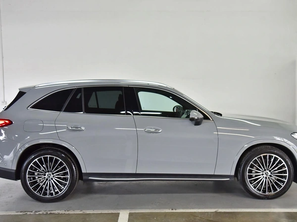 2025 Mercedes-Benz GLC300 AMG Styling Panoramic Sunroof