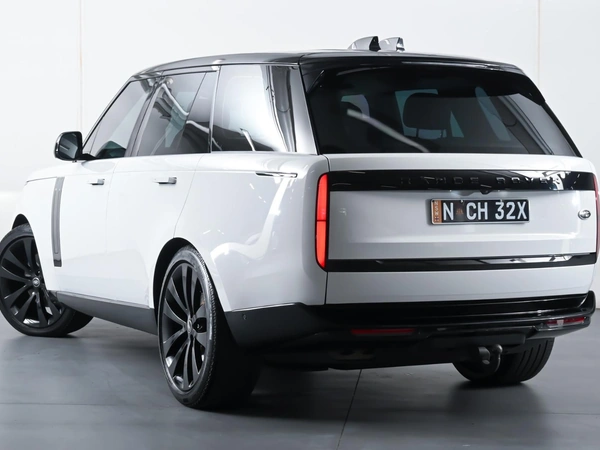 2023 Land Rover Range Rover D350 HSE AWD Panoramic Sunroof