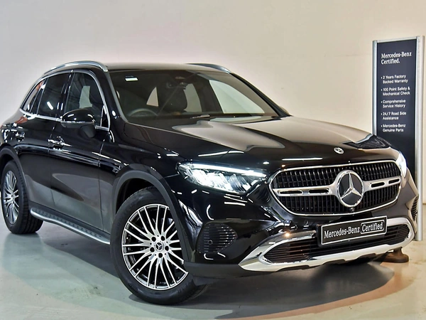 2025 Mercedes-Benz GLC200 AWD Panoramic Sunroof Heated Seats