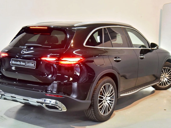 2025 Mercedes-Benz GLC200 AWD Panoramic Sunroof Heated Seats
