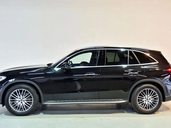 2025 Mercedes-Benz GLC200 AWD Panoramic Sunroof Heated Seats