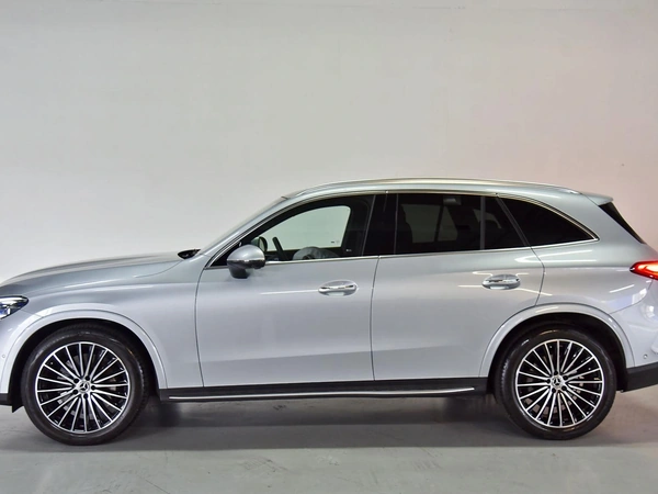 2025 Mercedes-Benz GLC300 AWD Panoramic Sunroof Heated Seats