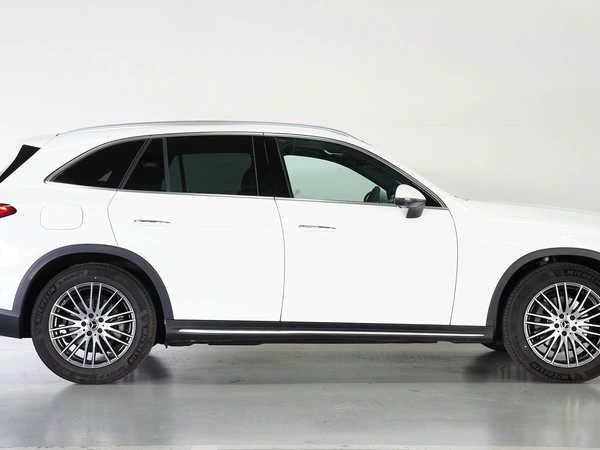 2025 Mercedes-Benz GLC200 Panoramic Sunroof Apple CarPlay AWD