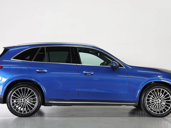 2025 Mercedes-Benz GLC300 AMG Styling Panoramic Sunroof