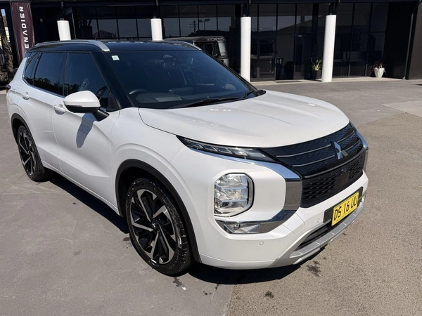 2023 Mitsubishi Outlander exceed 4WD Automatic