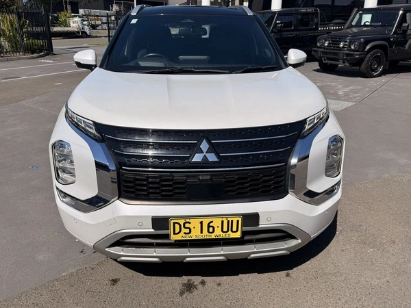 2023 Mitsubishi Outlander exceed 4WD Automatic