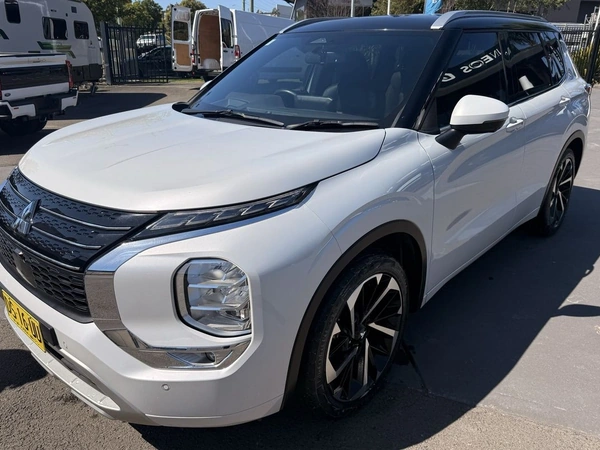 2023 Mitsubishi Outlander exceed 4WD Automatic