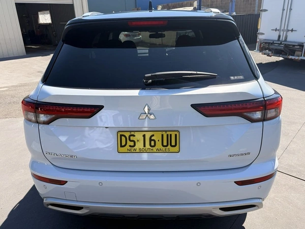 2023 Mitsubishi Outlander exceed 4WD Automatic