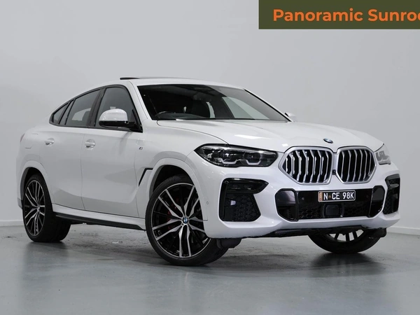 2022 BMW X6 M Sport AWD Panoramic Glass Roof Heated Seats