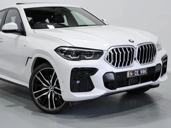 2022 BMW X6 M Sport AWD Panoramic Glass Roof Heated Seats