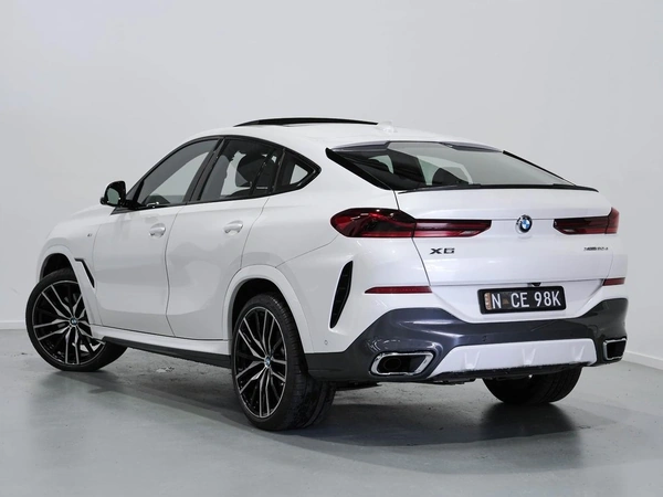 2022 BMW X6 M Sport AWD Panoramic Glass Roof Heated Seats