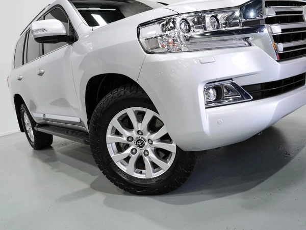2020 Toyota Landcruiser Sahara 4WD Automatic Sunroof 7 Seats